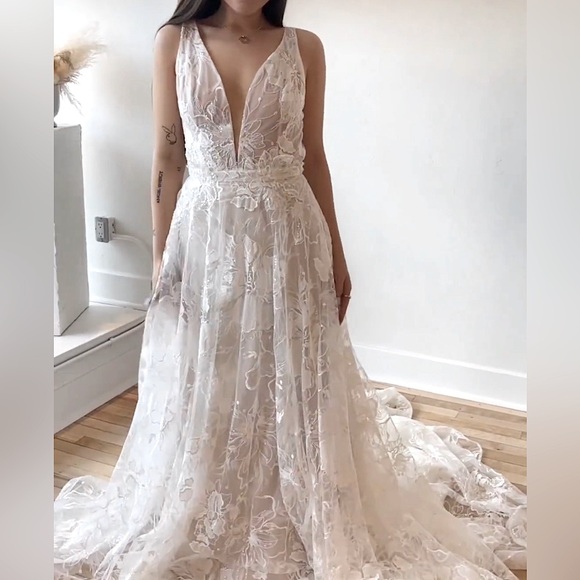 NWT Rish Bridal wedding dress (2-in-1 : A-line & fit and flare) - Picture 1 of 7